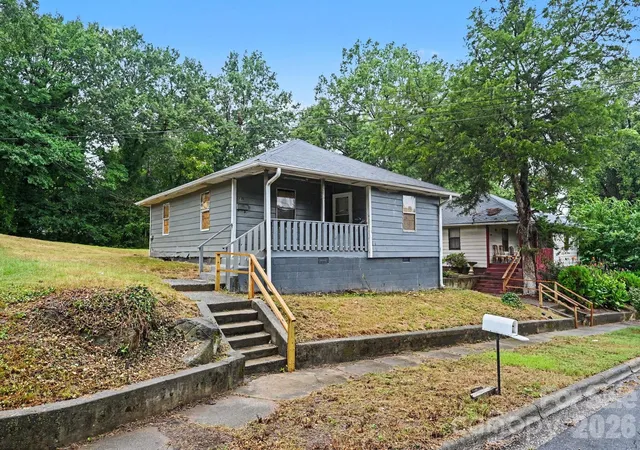 Photo 1 of Single family home for sale at 405 N Boyce St, Gastonia, NC 28052 | MLS# 4428069 | Listing updated on 2026-10-01