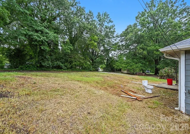 Photo 3 of Single family home for sale at 405 N Boyce St, Gastonia, NC 28052 | MLS# 4428069 | Listing updated on 2026-10-01