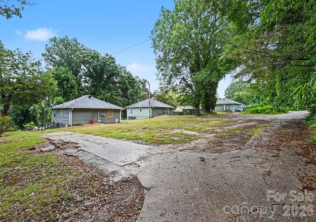 Photo 4 of Single family home for sale at 405 N Boyce St, Gastonia, NC 28052 | MLS# 4428069 | Listing updated on 2026-10-01