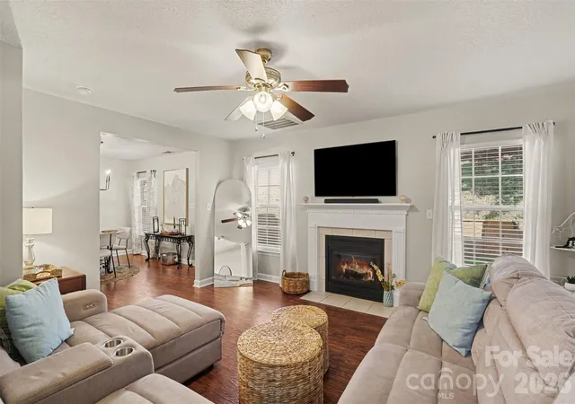 Photo 2 of Single family home for sale at 7539 Lady Liberty Ln, Charlotte, NC 28217 | MLS# 4428073 | Listing updated on 2026-10-03