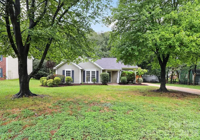 Photo 3 of Single family home for sale at 12538 Levins Hall Rd, Huntersville, NC 28078 | MLS# 4428078 | Listing updated on 2026-09-25