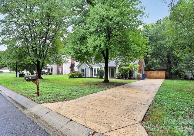 Photo 3 of Single family home for sale at 12538 Levins Hall Rd, Huntersville, NC 28078 | MLS# 4428078 | Listing updated on 2026-09-25