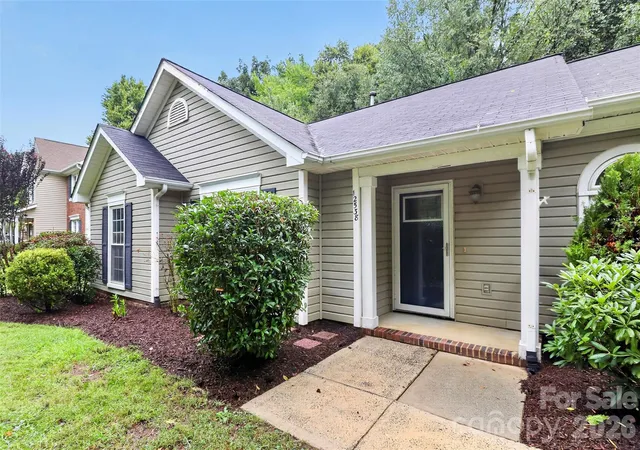 Photo 4 of Single family home for sale at 12538 Levins Hall Rd, Huntersville, NC 28078 | MLS# 4428078 | Listing updated on 2026-09-25