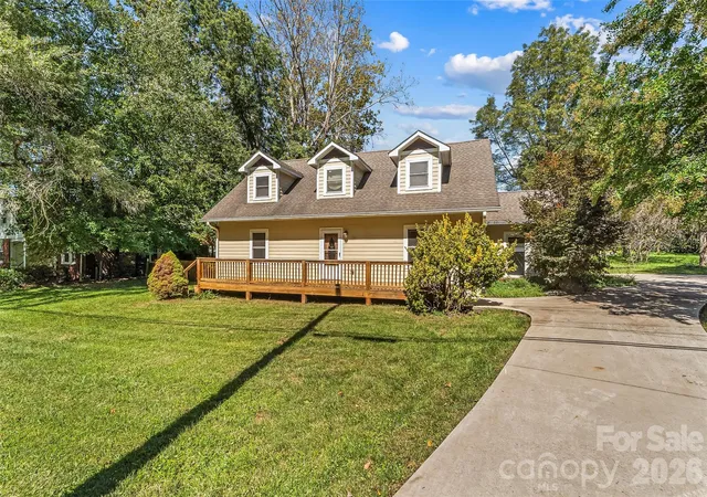 Photo 1 of Single family home for sale at 221 Old Us 70 Hwy E, Black Mountain, NC 28711 | MLS# 4428079 | Listing updated on 2026-10-04