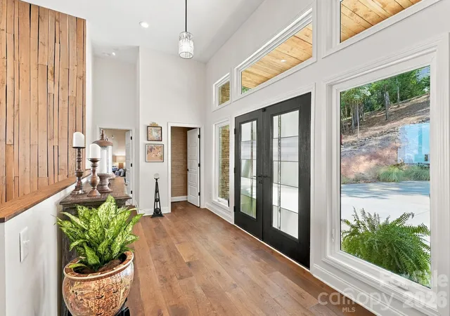Photo 3 of Single family home for sale at 1133 Altamont Rd, Greenville, SC 29609 | MLS# 4428083 | Listing updated on 2026-09-25