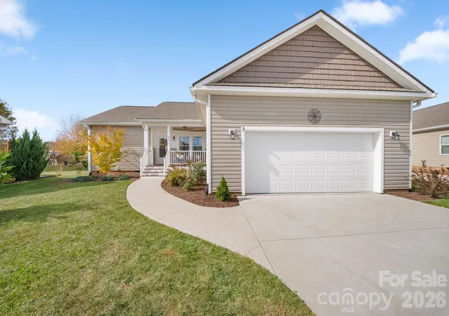 Photo 2 of Single family home for sale at 457 Riverwind Dr, Hendersonville, NC 28739 | MLS# 4428088 | Listing updated on 2026-09-28