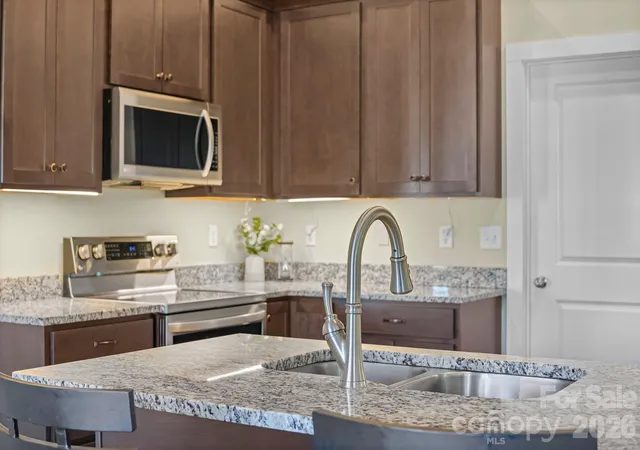 Photo 4 of Single family home for sale at 457 Riverwind Dr, Hendersonville, NC 28739 | MLS# 4428088 | Listing updated on 2026-10-03