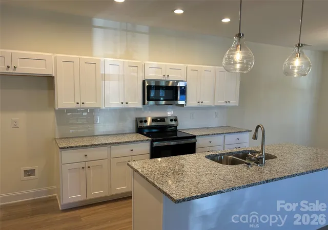 Photo 3 of Single family home for sale at 450 Hall St, Rock Hill, SC 29730 | MLS# 4428099 | Listing updated on 2026-09-28
