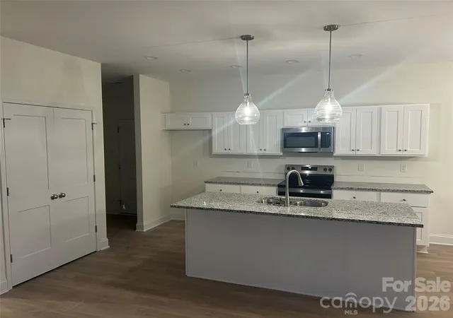Photo 3 of Single family home for sale at 450 Hall St, Rock Hill, SC 29730 | MLS# 4428099 | Listing updated on 2026-09-28