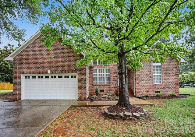 Photo 1 of Single family home for sale at 119 Stumpy Crk Rd, Mooresville, NC 28117 | MLS# 4428106 | Listing updated on 2026-09-25