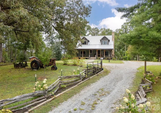 Photo 1 of Single family home for sale at 10 Black Bear Dr, Hendersonville, NC 28792 | MLS# 4428110 | Listing updated on 2026-09-27