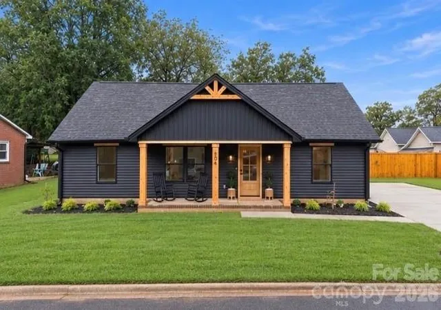 Photo 1 of Single family home for sale at 304 Garden St E, Landis, NC 28088 | MLS# 4428130 | Listing updated on 2026-10-07