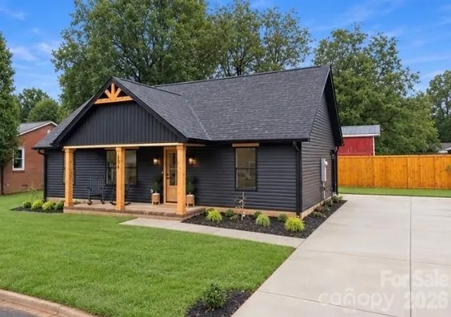 Photo 2 of Single family home for sale at 304 Garden St E, Landis, NC 28088 | MLS# 4428130 | Listing updated on 2026-10-07