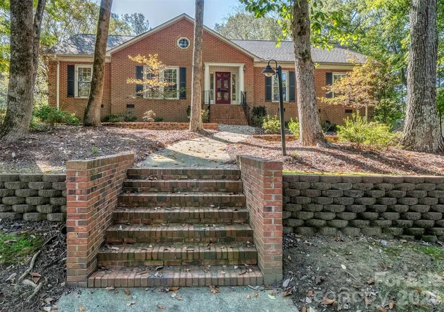 Single family home for sale at 7301 Lee Rea Rd, Charlotte, NC 28226 | MLS# 4428140