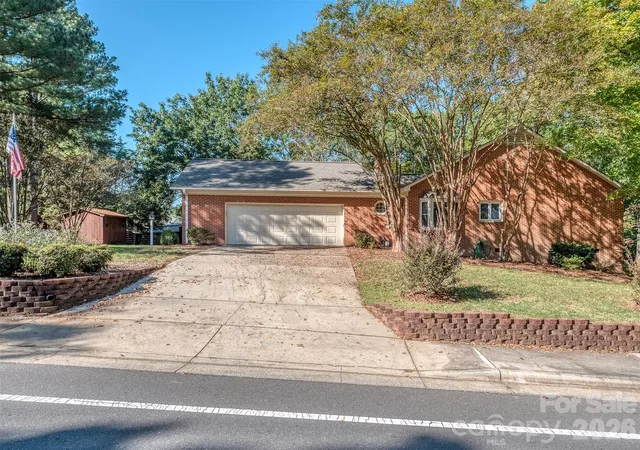 Photo 2 of Single family home for sale at 7301 Lee Rea Rd, Charlotte, NC 28226 | MLS# 4428140 | Listing updated on 2026-10-29