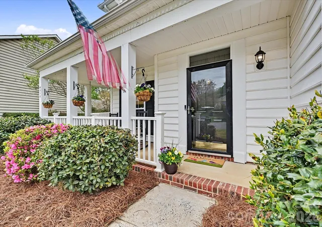 Photo 1 of Single family home for sale at 6315 Revlock Ct, Charlotte, NC 28226 | MLS# 4428153 | Listing updated on 2026-09-25