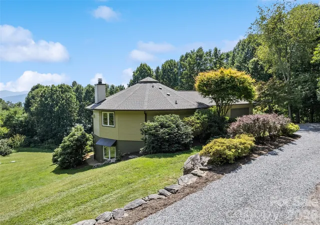 Photo 1 of Single family home for sale at 555 Live Oak Loop, Waynesville, NC 28785 | MLS# 4428160 | Listing updated on 2026-09-25