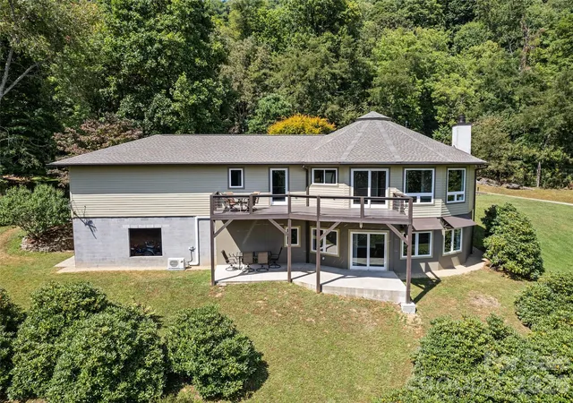 Photo 2 of Single family home for sale at 555 Live Oak Loop, Waynesville, NC 28785 | MLS# 4428160 | Listing updated on 2026-09-25