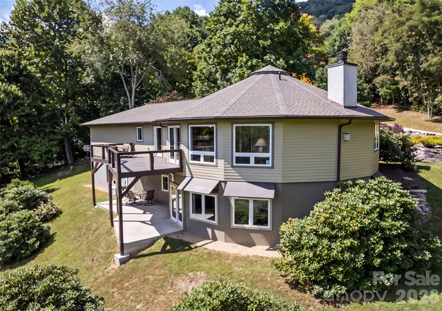 Photo 3 of Single family home for sale at 555 Live Oak Loop, Waynesville, NC 28785 | MLS# 4428160 | Listing updated on 2026-09-25