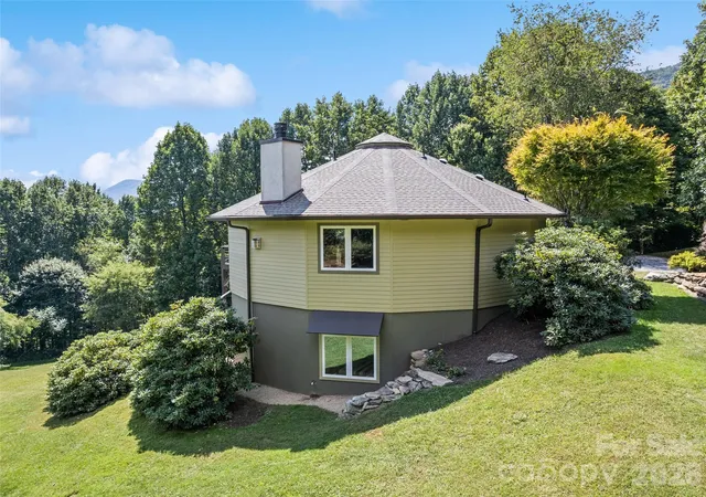 Photo 3 of Single family home for sale at 555 Live Oak Loop, Waynesville, NC 28785 | MLS# 4428160 | Listing updated on 2026-09-25