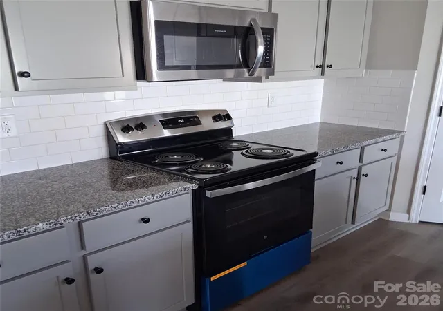 Photo 4 of Single family home for sale at 4213 Stoneygreen Ln, Charlotte, NC 28215 | MLS# 4428163 | Listing updated on 2026-09-26