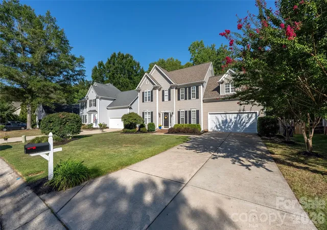 Photo 3 of Single family home for sale at 16919 Hampton Xing Dr, Huntersville, NC 28078 | MLS# 4428164 | Listing updated on 2026-10-03
