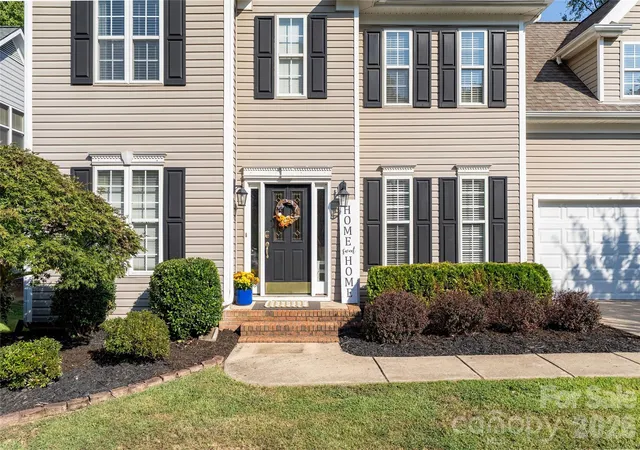 Photo 3 of Single family home for sale at 16919 Hampton Xing Dr, Huntersville, NC 28078 | MLS# 4428164 | Listing updated on 2026-10-03