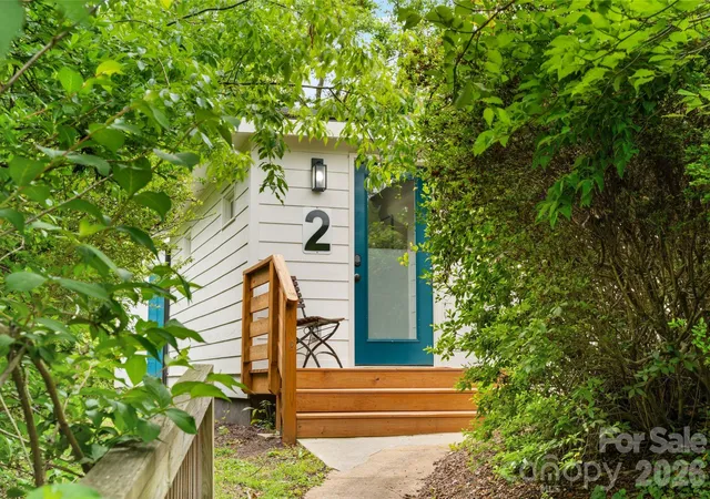 Photo 1 of Single family home for sale at 2 Laban Ln, Asheville, NC 28805 | MLS# 4428165 | Listing updated on 2026-10-07