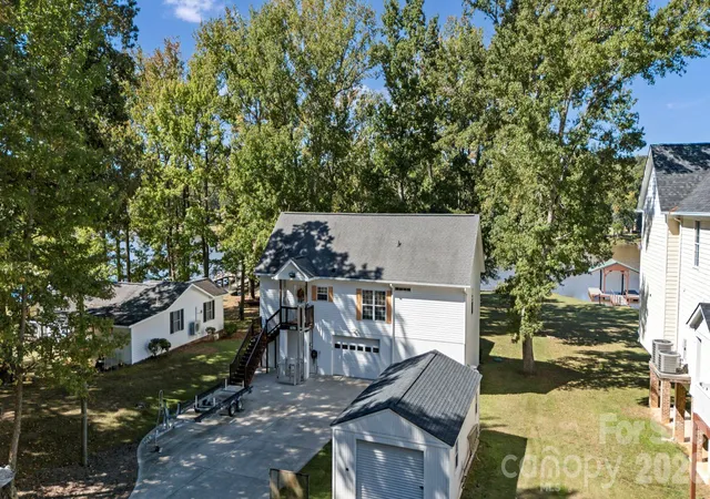 Photo 4 of Single family home for sale at 1960 White Rd, Camden, SC 29020 | MLS# 4428169 | Listing updated on 2026-10-28