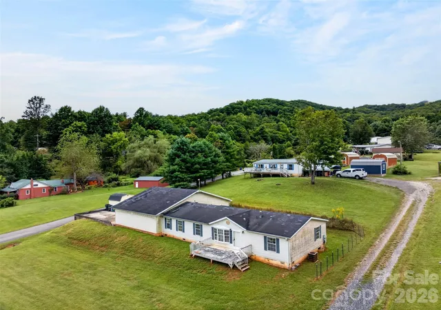 Photo 2 of Single family home for sale at 3 S Creek Dr, Leicester, NC 28748 | MLS# 4428172 | Listing updated on 2026-10-07