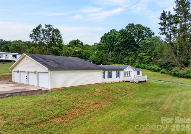 Photo 3 of Single family home for sale at 3 S Creek Dr, Leicester, NC 28748 | MLS# 4428172 | Listing updated on 2026-10-07