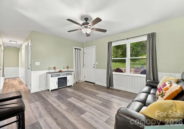 Photo 3 of Single family home for sale at 204 Oakdale Rd, Waynesville, NC 28786 | MLS# 4428185 | Listing updated on 2026-10-04