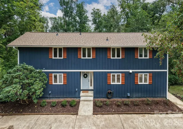 Photo 3 of Single family home for sale at 93 White Pine Dr, Fletcher, NC 28732 | MLS# 4428207 | Listing updated on 2026-10-03