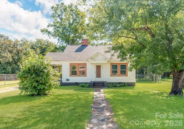 Photo 2 of Single family home for sale at 734 Tanglewood Dr, Salisbury, NC 28144 | MLS# 4428213 | Listing updated on 2026-10-03