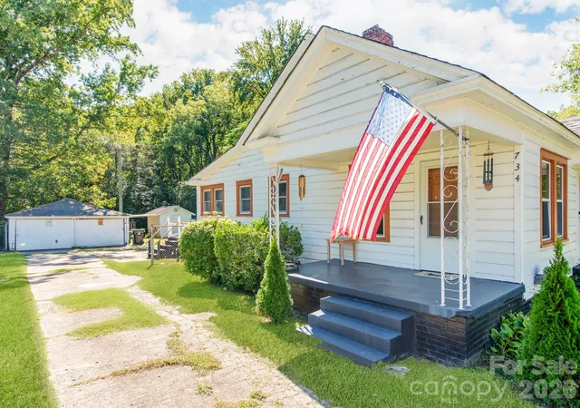 Photo 3 of Single family home for sale at 734 Tanglewood Dr, Salisbury, NC 28144 | MLS# 4428213 | Listing updated on 2026-10-03
