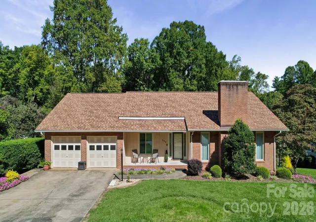 Photo 1 of Single family home for sale at 306 Starmount Dr, Statesville, NC 28677 | MLS# 4428230 | Listing updated on 2026-10-20