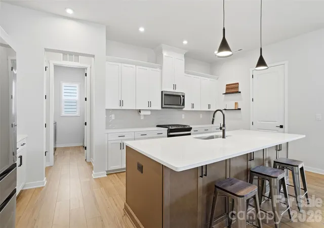 Photo 3 of Single family home for sale at 7104 Wayfarer Dr, Charlotte, NC 28269 | MLS# 4428237 | Listing updated on 2026-10-26