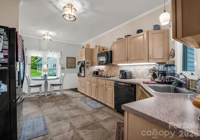 Photo 3 of Condo for sale at 20 Country Meadows Ln, Hendersonville, NC 28792 | MLS# 4428238 | Listing updated on 2026-09-27