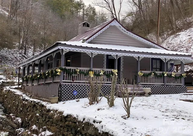 Photo 1 of Sale Pending at 300 N Main St, Marshall, NC 28753 | MLS# 4428239 | Listing updated on 2026-09-30