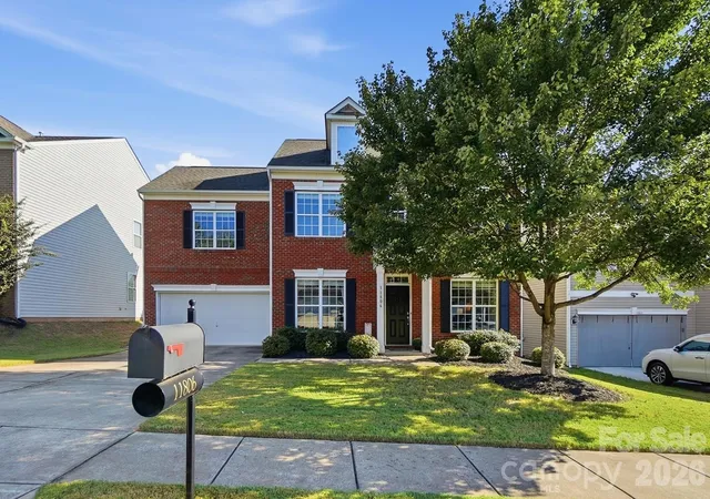 Photo 2 of Single family home for sale at 11806 Carolina Blossom Ln, Pineville, NC 28134 | MLS# 4428240 | Listing updated on 2026-10-06