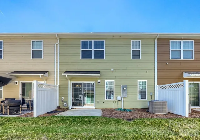 Photo 15 of Single family home for sale at 5008 Spring Arbor Ln, Charlotte, NC 28213 | MLS# 4428249 | Listing updated on 2026-10-08