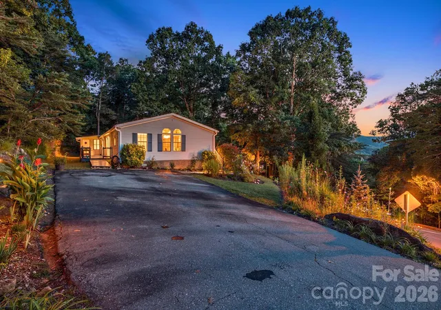 Photo 3 of Single family home for sale at 75 Cliffview Dr, Asheville, NC 28803 | MLS# 4428267 | Listing updated on 2026-10-02