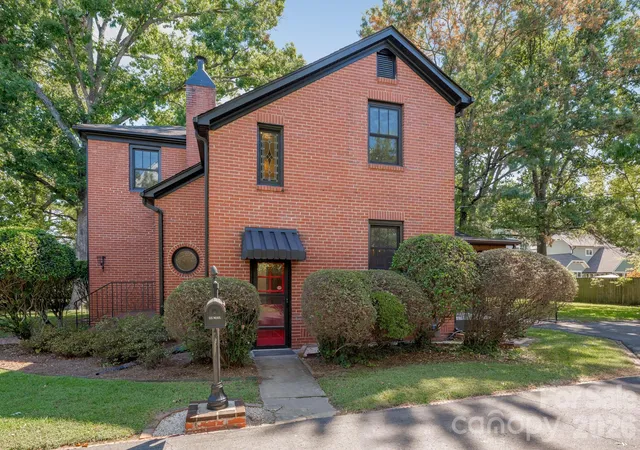 Photo 1 of Single family home for sale at 3809 Tuckaseegee Rd, Charlotte, NC 28208 | MLS# 4428272 | Listing updated on 2026-10-04