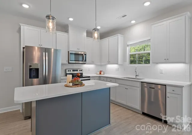 Photo 3 of Single family home for sale at 916 Westminster Dr #8, Statesville, NC 28677 | MLS# 4428276 | Listing updated on 2026-10-05