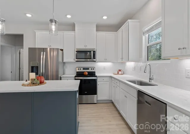 Photo 4 of Single family home for sale at 916 Westminster Dr #8, Statesville, NC 28677 | MLS# 4428276 | Listing updated on 2026-10-05