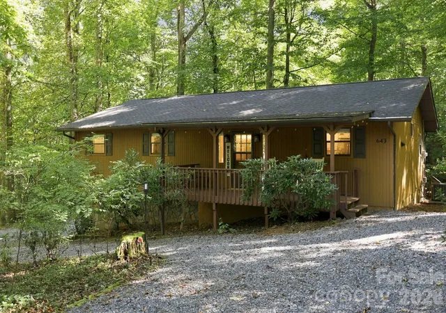 Photo 1 of Single family home for sale at 643 Timberline Dr, Maggie Valley, NC 28751 | MLS# 4428278 | Listing updated on 2026-10-09