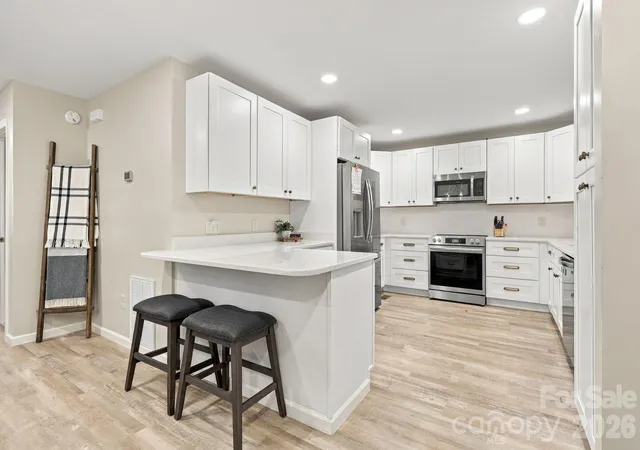 Photo 3 of Single family home for sale at 643 Timberline Dr, Maggie Valley, NC 28751 | MLS# 4428278 | Listing updated on 2026-10-09