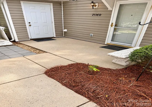 Photo 3 of Condo for sale at 21160 Cold Spring Ln, Cornelius, NC 28031 | MLS# 4428284 | Listing updated on 2026-10-07