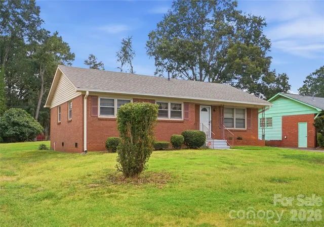Photo 3 of Single family home for sale at 1745 Northbrook Dr, Charlotte, NC 28216 | MLS# 4428285 | Listing updated on 2026-09-29