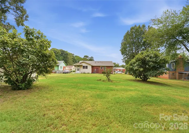 Photo 4 of Single family home for sale at 1745 Northbrook Dr, Charlotte, NC 28216 | MLS# 4428285 | Listing updated on 2026-09-29
